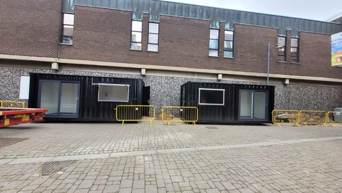 20ft 8ft shipping container - x,